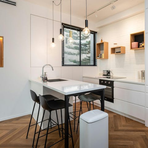 Catch up at the breakfast bar over food