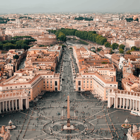 Reach St. Peter's Square in a few minutes via public transport