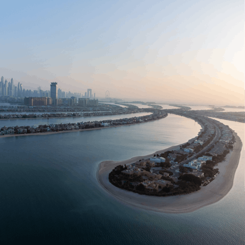 Discover Palm Jumeirah – seventeen minutes by car