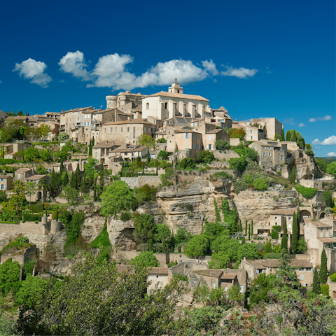 Discover the spectacular hilltop villages of the Luberon — Gordes is just a 15-minute drive away