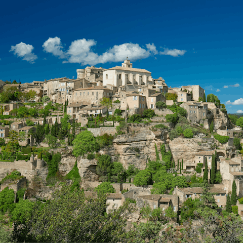 Discover the spectacular hilltop villages of the Luberon — Gordes is just a 15-minute drive away