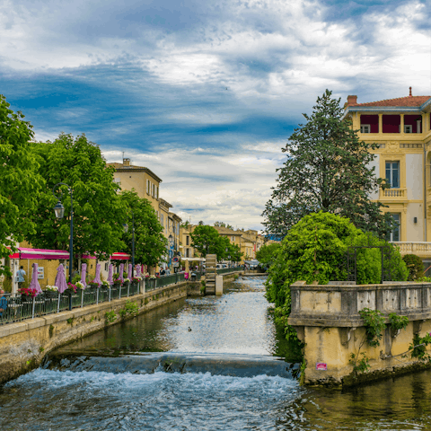 Browse for antiques and fresh produce at the markets of L’Isle-sur-la-Sorgue, just ten minutes away