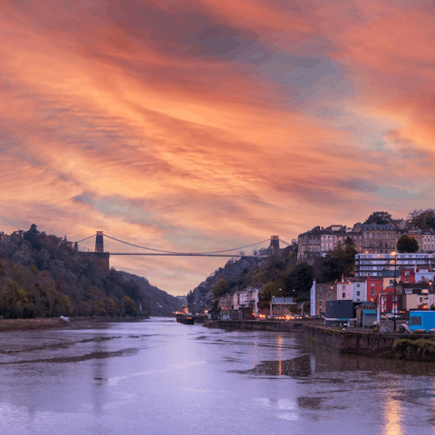 Watch the sun set over Clifton Suspension Bridge