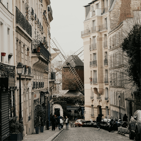Explore the cobbled lanes of Montmartre on your doorstep
