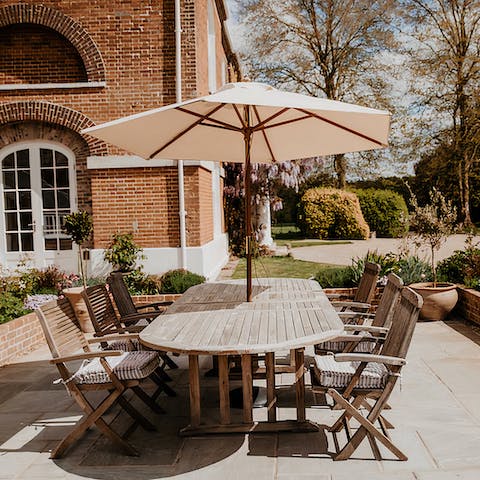 Dine alfresco with your loved ones no matter the time of day