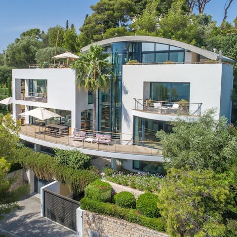 Stay in a sensational modern home in Cap Ferrat