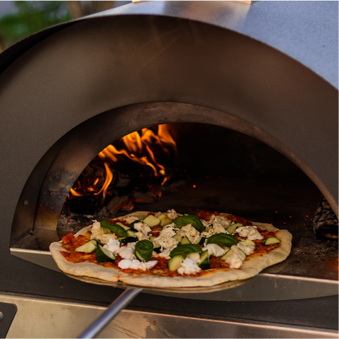 Enjoy delicious Italian pizzas – within a two-minute walk