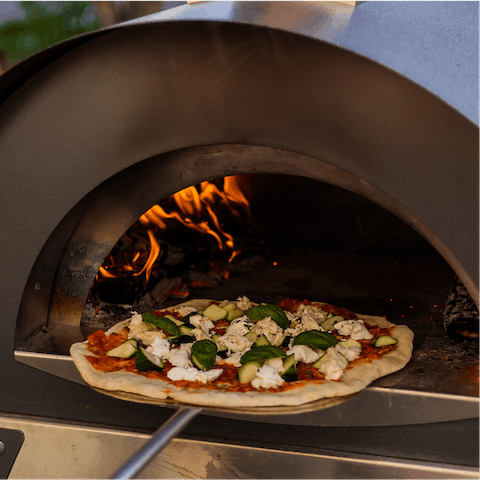 Enjoy delicious Italian pizzas – within a two-minute walk
