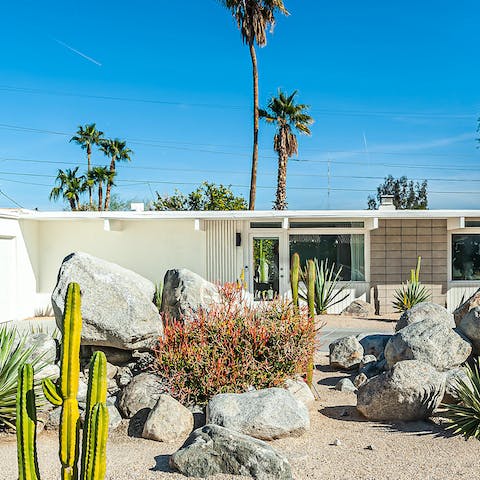 Experience the mid-century architecture that Palm Springs is famous for