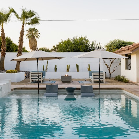 Splash about in the private pool or relax on the tanning shelf