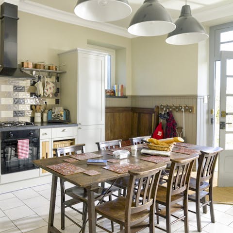 Enjoy family breakfasts around the kitchen table