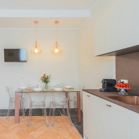 Prepare pasta dishes in the kitchenette or dine out in a nearby trattoria