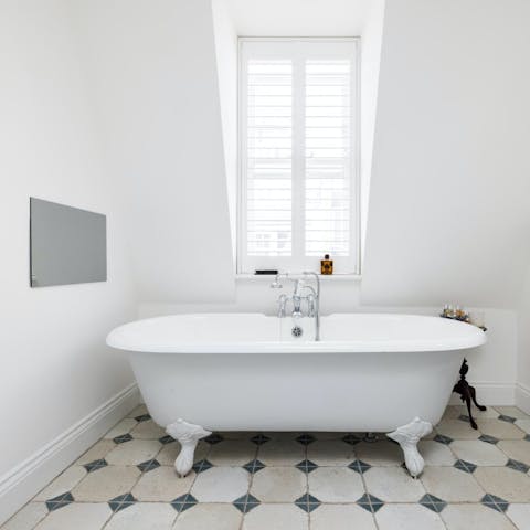 Enjoy a soak in the tub after a day perusing Portobello Road Market