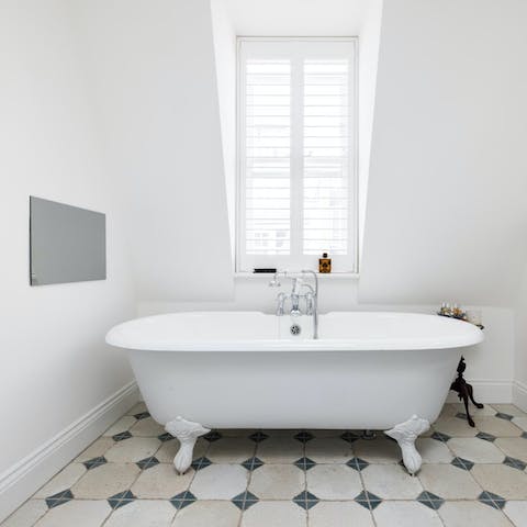 Enjoy a soak in the tub after a day perusing Portobello Road Market