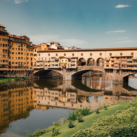 Reach the Ponte Vecchio in less than ten minutes