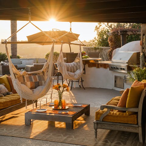 Sip cocktails as you prepare an alfresco feast on the barbecue – there’s a pizza oven too