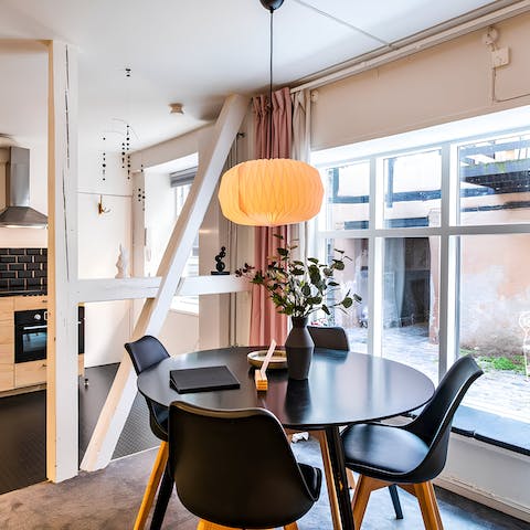 Tuck into breakfast around the dining table as you map out the day's plan