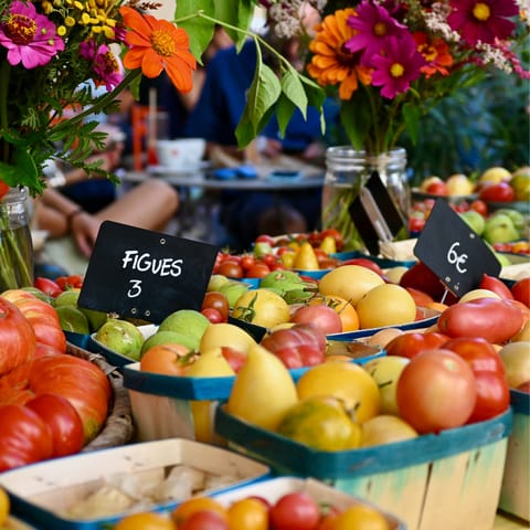 Drive to Luberon's biggest Saturday market in Apt, fifteen kilometres away