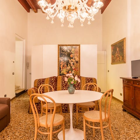 Gather around the dining table to tuck into a local pizza takeaway