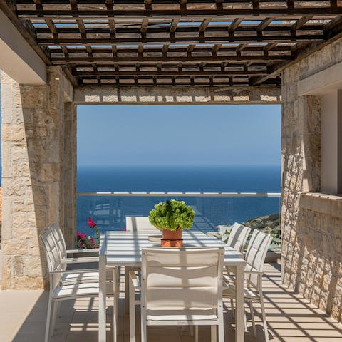 Start your day with an alfresco breakfast and unbeatable ocean views