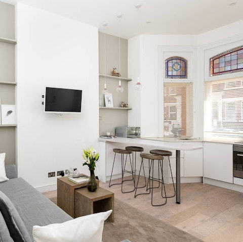 Whip up dishes in the well-equipped kitchen or dine out in West Kensington