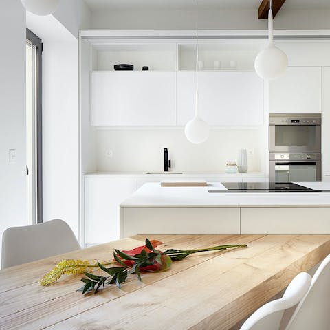 Open a bottle of local wine and nibble on croquetas in the glossy kitchen