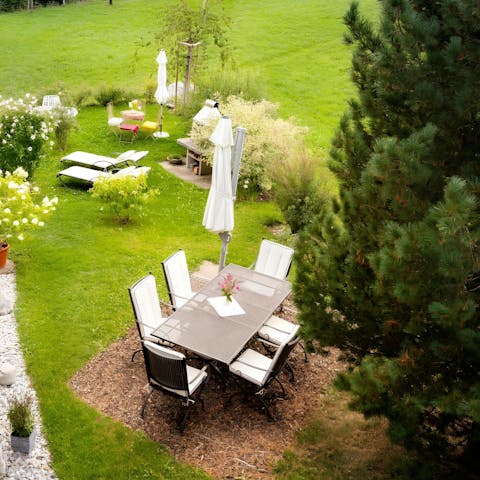 Enjoy coffee and a meal immersed in nature at the outdoor dining table