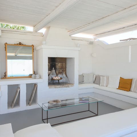 Relax in the transitioning indoor/outdoor living area