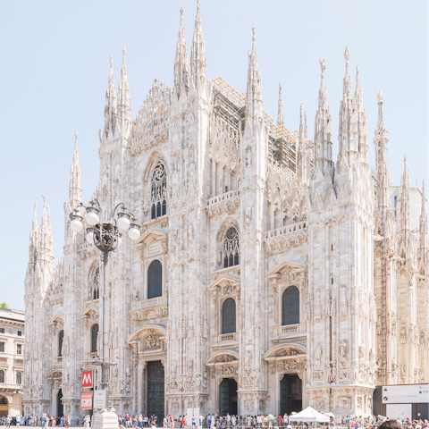 Reach the Duomo di Milano in less than ten minutes