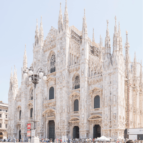 Reach the Duomo di Milano in less than ten minutes