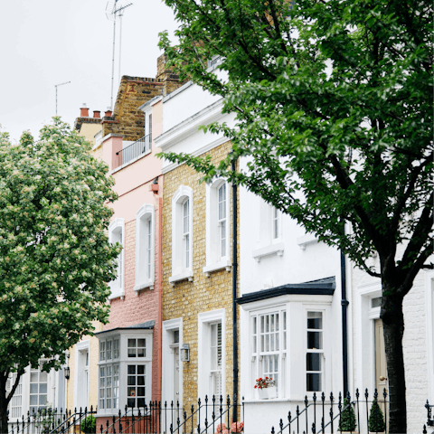 Stay in affluent Fulham and be well-connected to the sights of West London