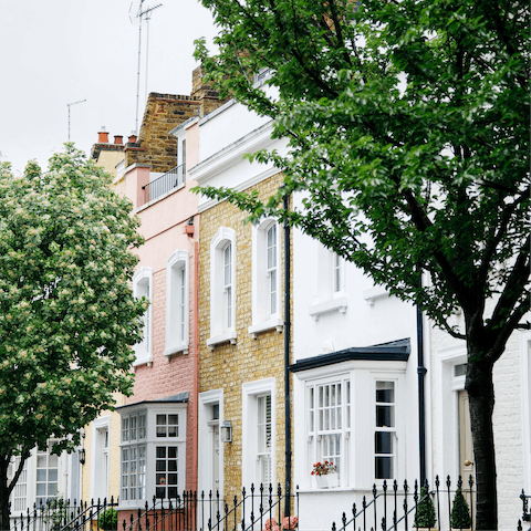 Stay in affluent Fulham and be well-connected to the sights of West London