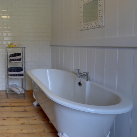 Unwind in the large free-standing bath tub, after a country walk in East Sutton