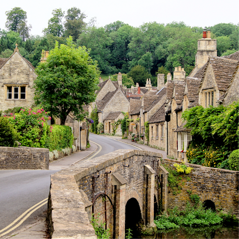 Meander along Burford's charming high street, shopping for souvenirs