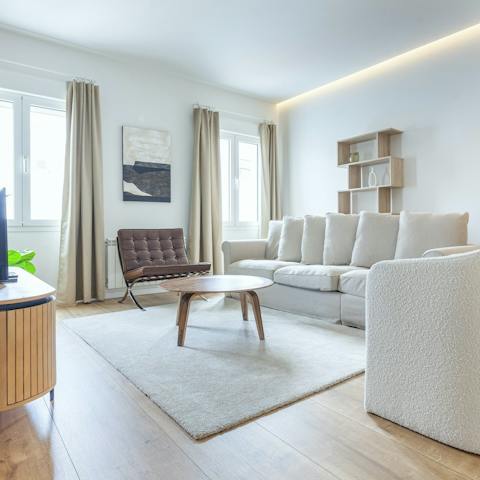 Walk to a local restaurant or savour lazy evenings at home