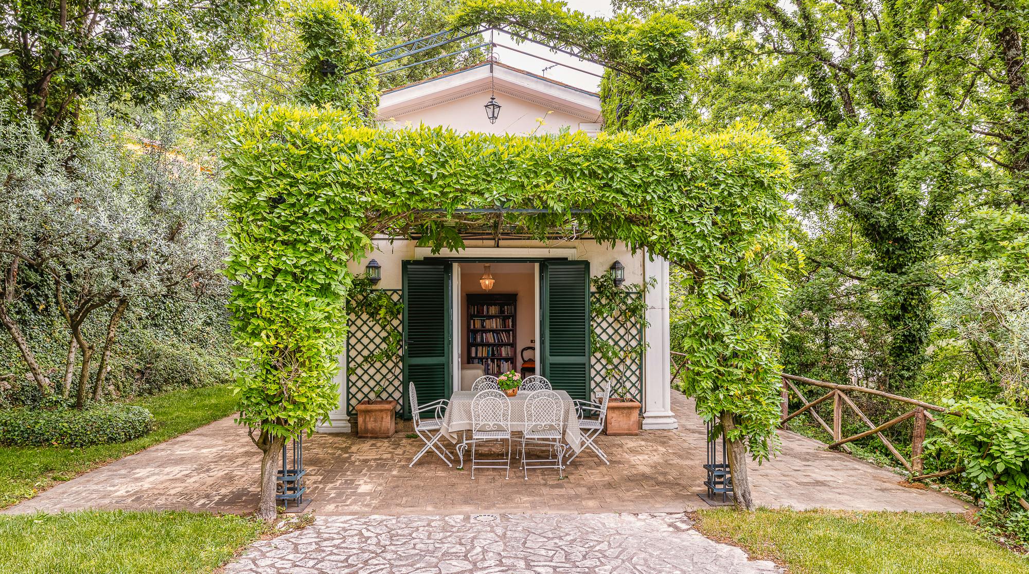 Days of Wine & Roses