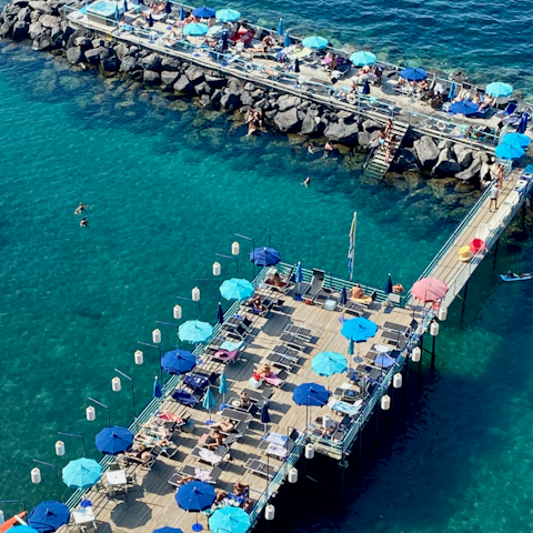 Pack a beach bag and find the perfect spot for swimming in Sorrento