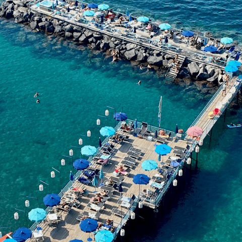 Pack a beach bag and find the perfect spot for swimming in Sorrento
