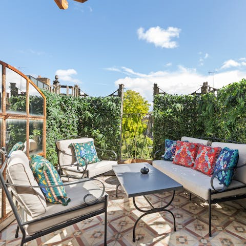 Gather around the outdoor table for drinks and chats