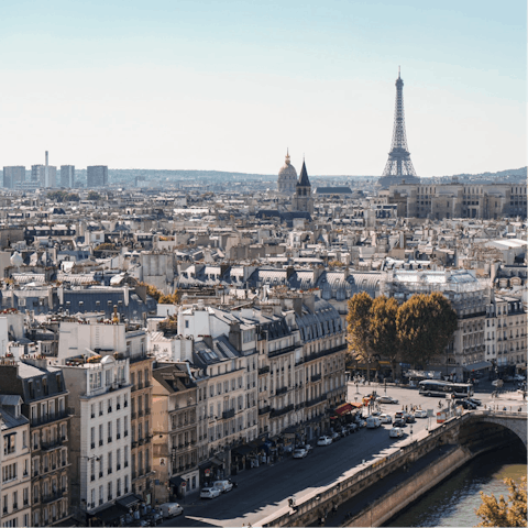 Stay in the Sentier district, surrounded by theatres and museums
