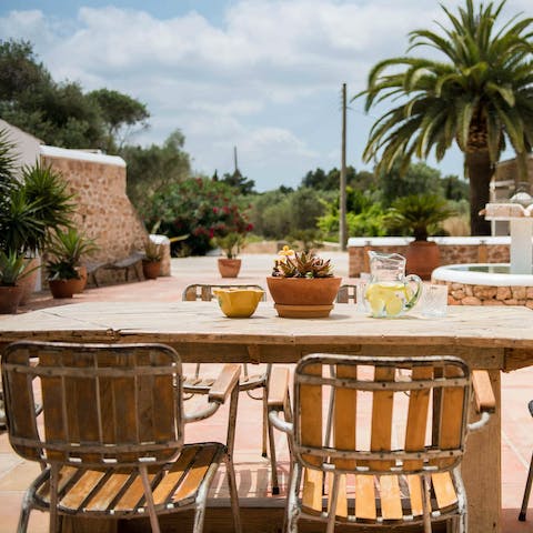 Gather in the garden for alfresco feasts and evenings of wine