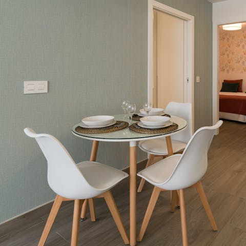 Enjoy breakfast at the dining table and prepare for a day in the sun