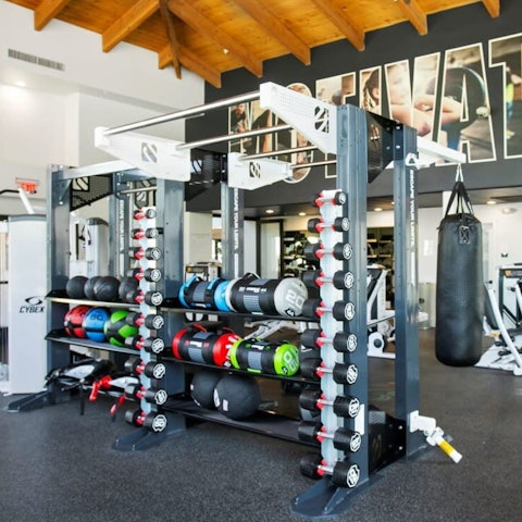 Keep up your fitness routine in the gym while in the USA