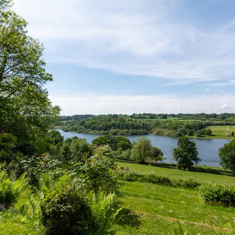 Stay right on Bewl Water, a ten-minute drive from the villages