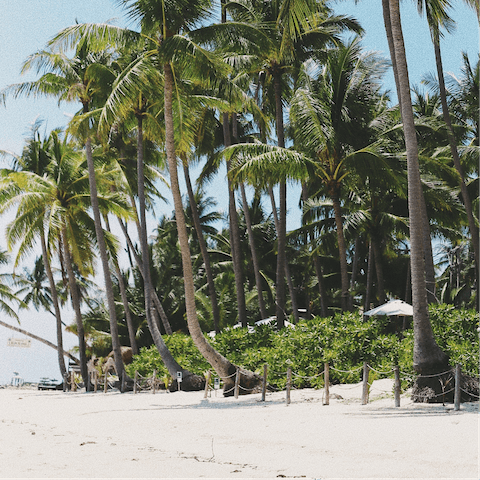 Explore the idyllic beaches of Koh Samui – the nearest is just a short walk away