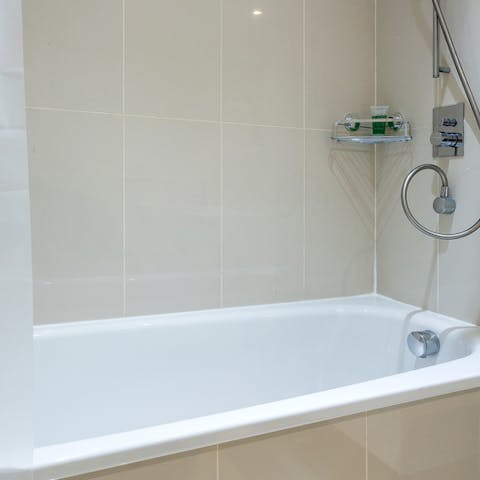Sit back in steamy water and enjoy an uninterrupted soak in the bathtub