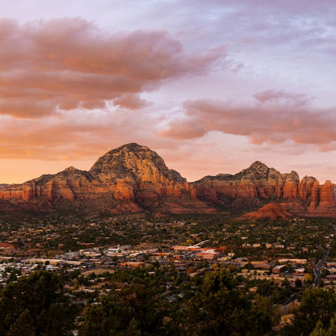 Stay in Sedona’s stunning Chapel area