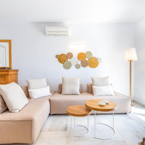 Make yourself comfortable in the minimal yet modern living space