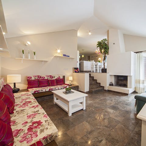 Serve up a round of drinks in this elegant living room perfect for social gatherings
