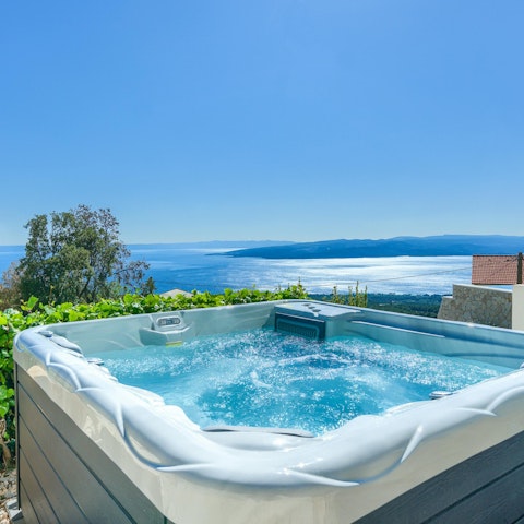 Enjoy the sunny Croatian weather in the hot tub